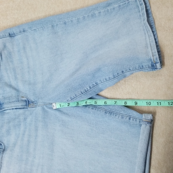 Levi's Classic Bermuda Shorts Size 29 - Picture 8 of 8